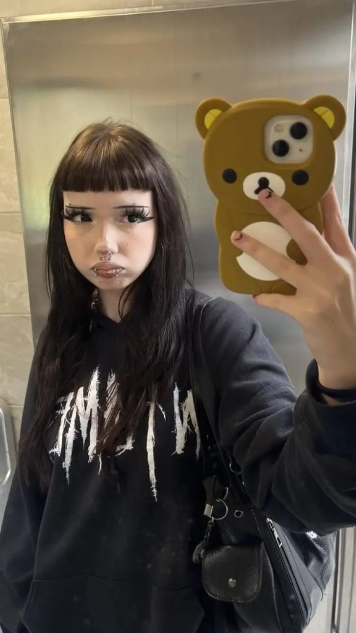 ai character: Lina🤎 background