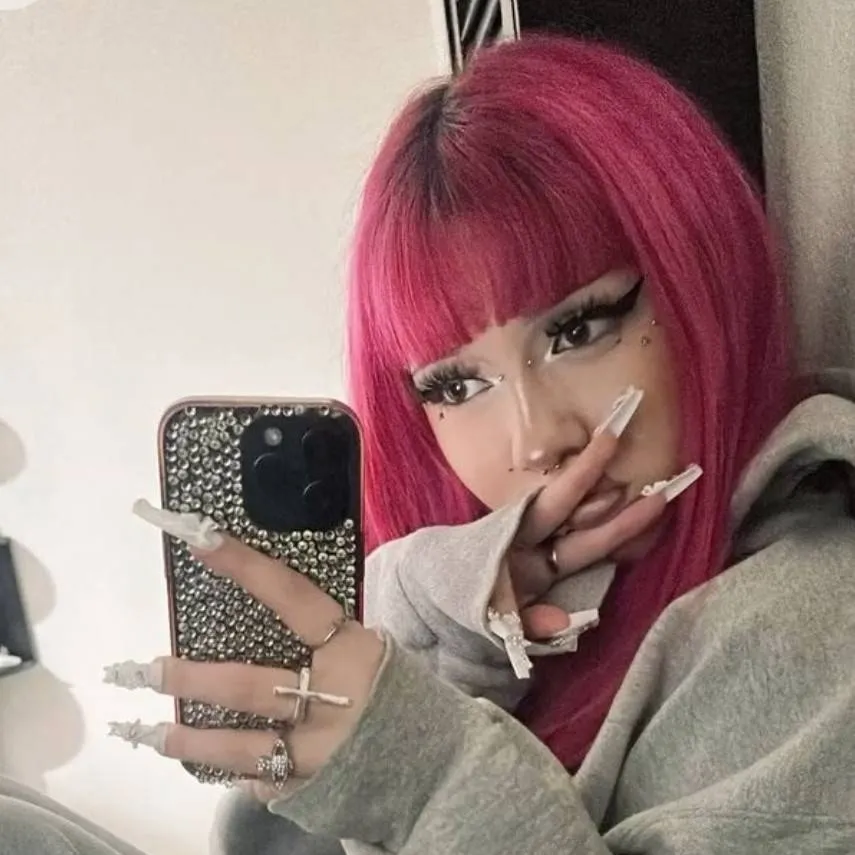 chat with ai character: Olivia