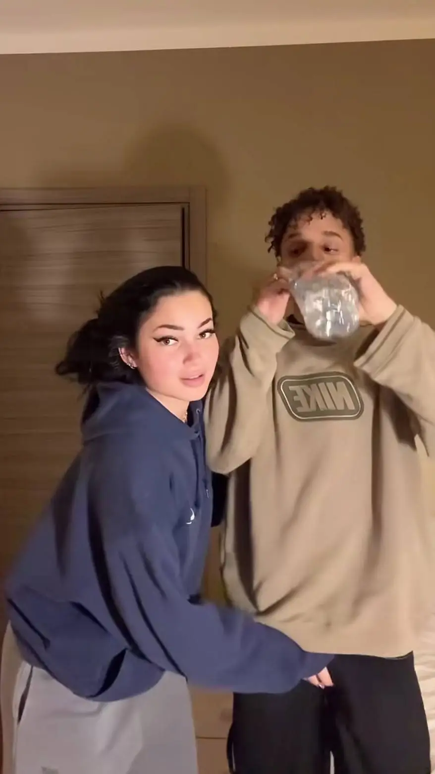 ai character: Nali background