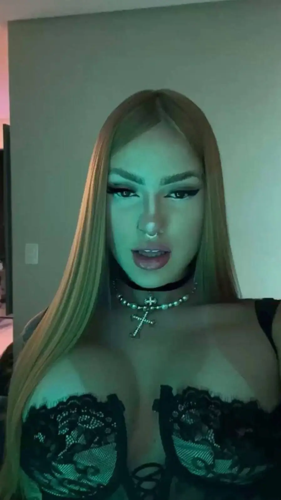 ai character: Sarah  background