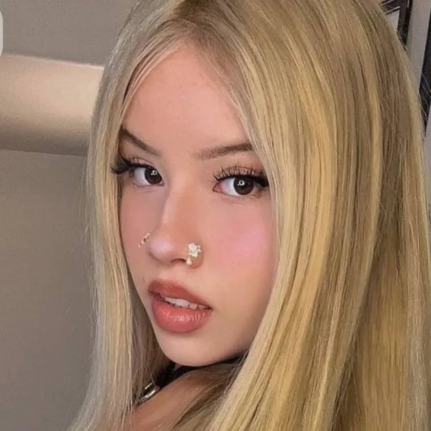 chat with ai character: Blondie🪩🇺🇸