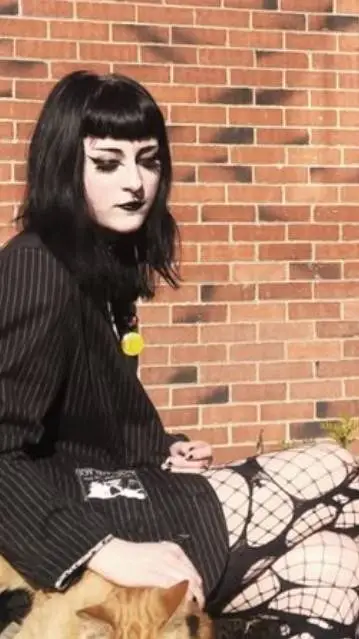 ai character: Amelia DE DURANGO  background