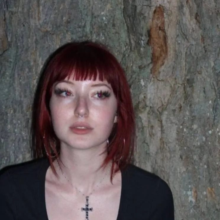 chat with ai character: Elena