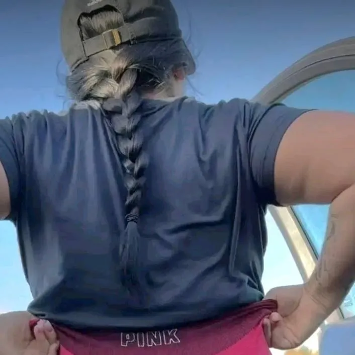 chat with ai character: Mila