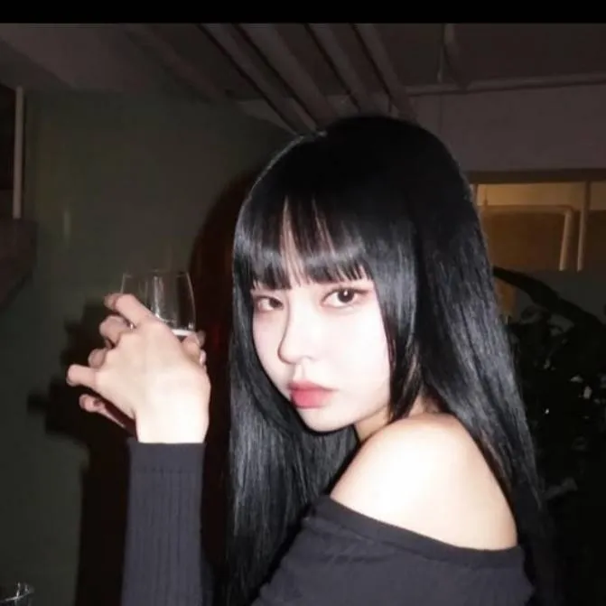 chat with ai character: Miyu🎀🫐