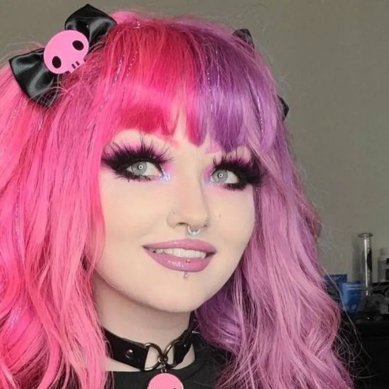 chat with ai character: Paulina