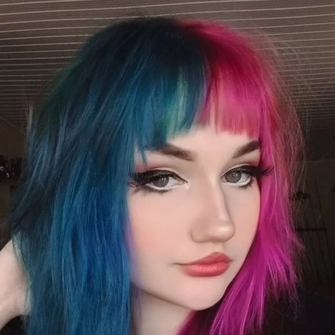 chat with ai character: Tina