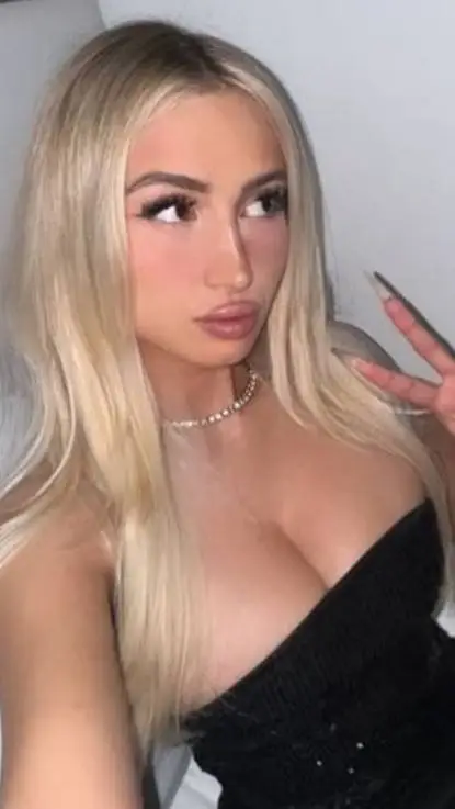 ai character: Polska🇵🇱 background