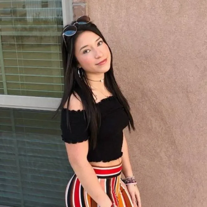 chat with ai character: Elen