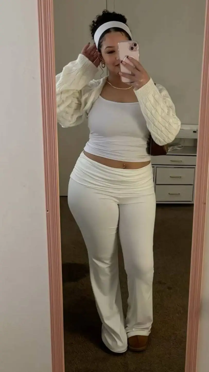 ai character: Savannah background