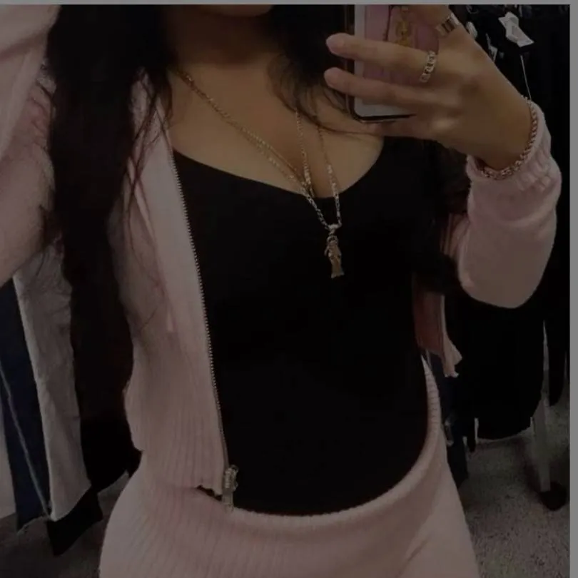 chat with ai character: Nina