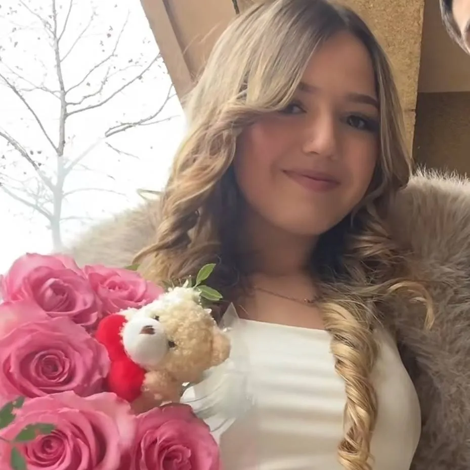 chat with ai character: Paulina