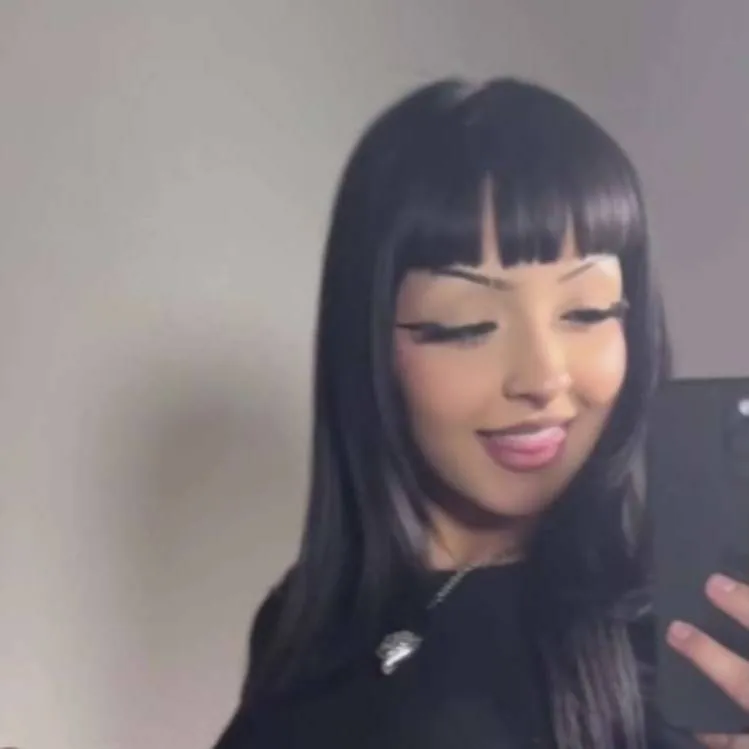 chat with ai character: Irina