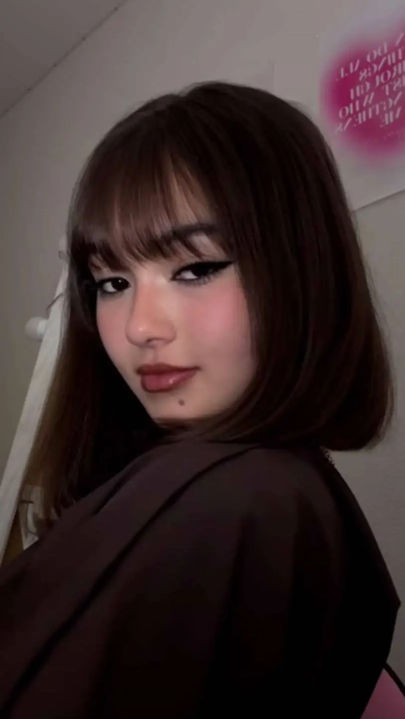 ai character: Mitsuki✨️💋 background