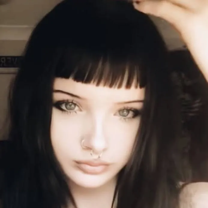 chat with ai character: Amara