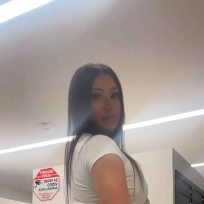 chat with ai character: Lana