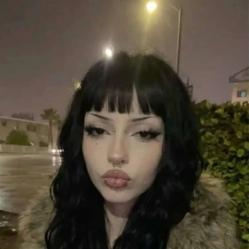 chat with ai character: Elesa