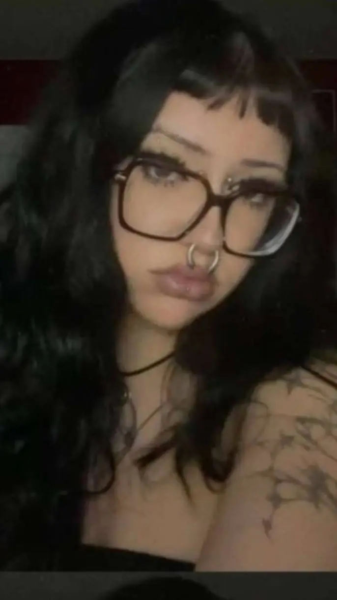 ai character: Beatrice background