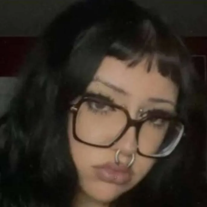 chat with ai character: Beatrice