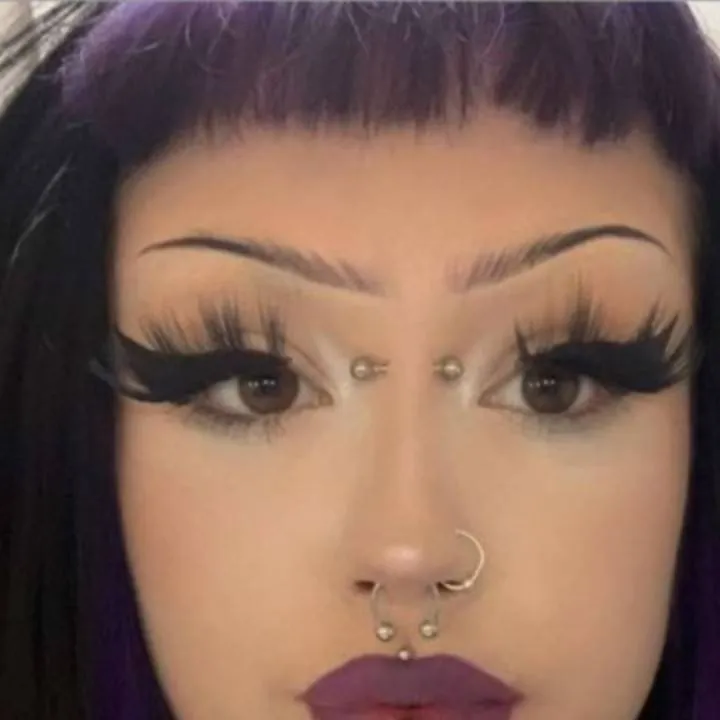 chat with ai character: Julia