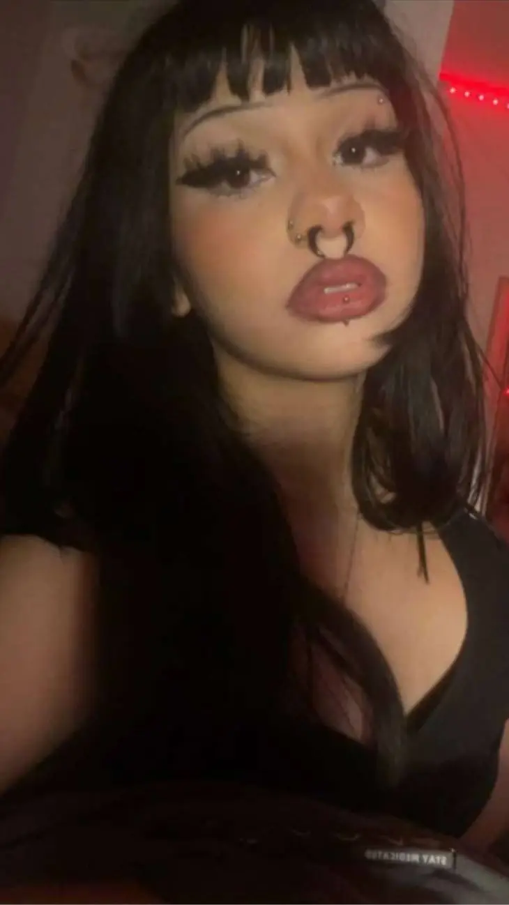 ai character: Leslie background