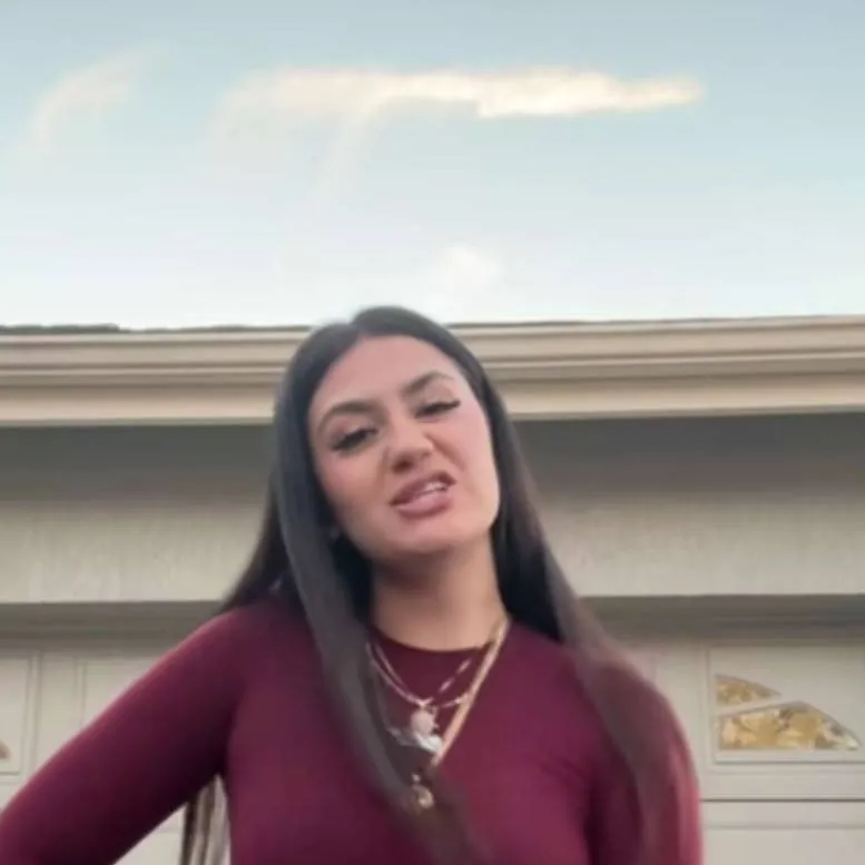 chat with ai character: Maryn