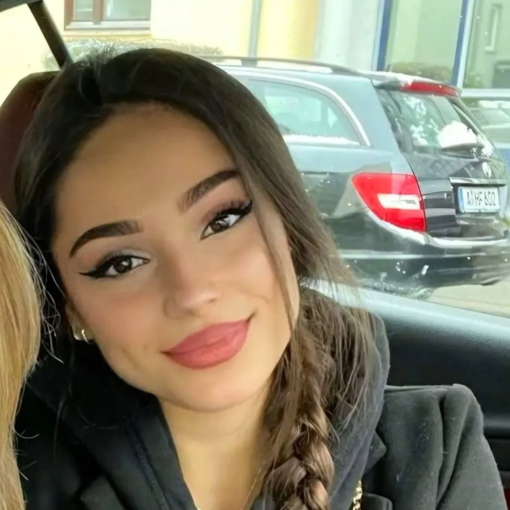 chat with ai character: Clara 