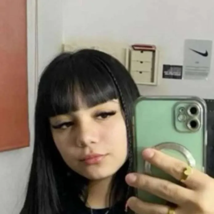 chat with ai character: Manolya