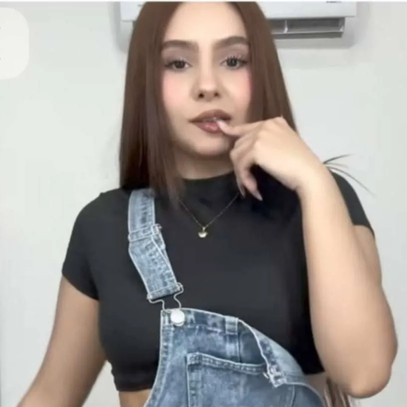 chat with ai character: Hanah