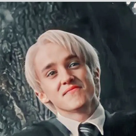 chat with ai character: Draco malfoy 