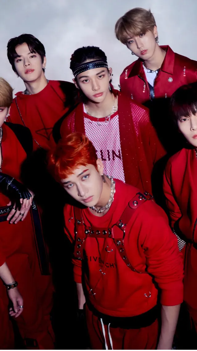 ai character: Stray￼ kids  background