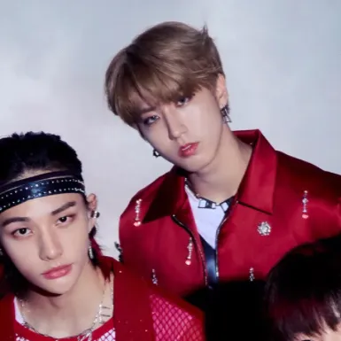 chat with ai character: Stray￼ kids 