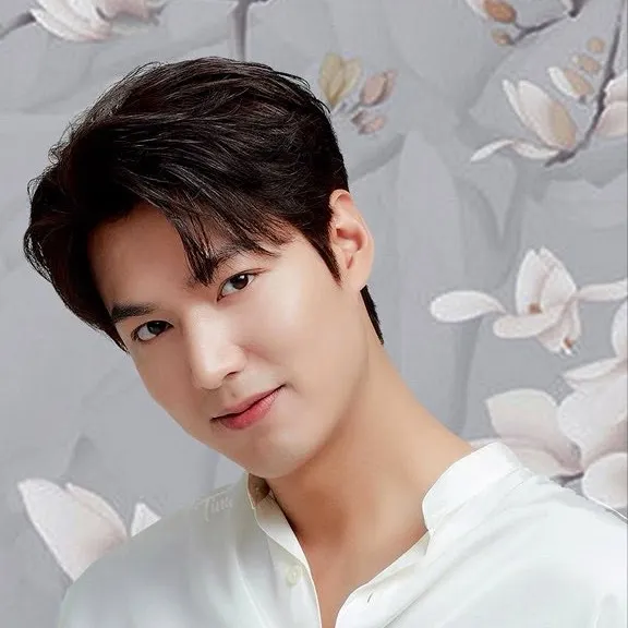 chat with ai character: lee minho