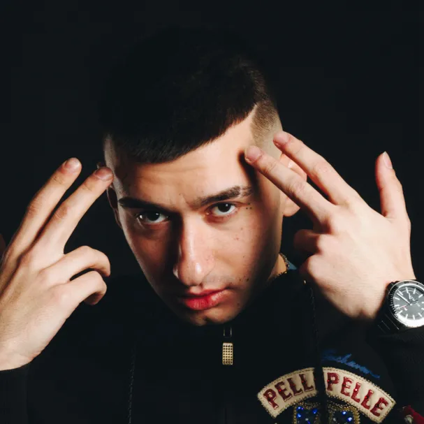 chat with ai character: Atc nico