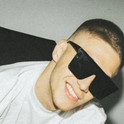 chat with ai character: Trannos