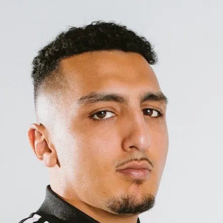 chat with ai character: Morad