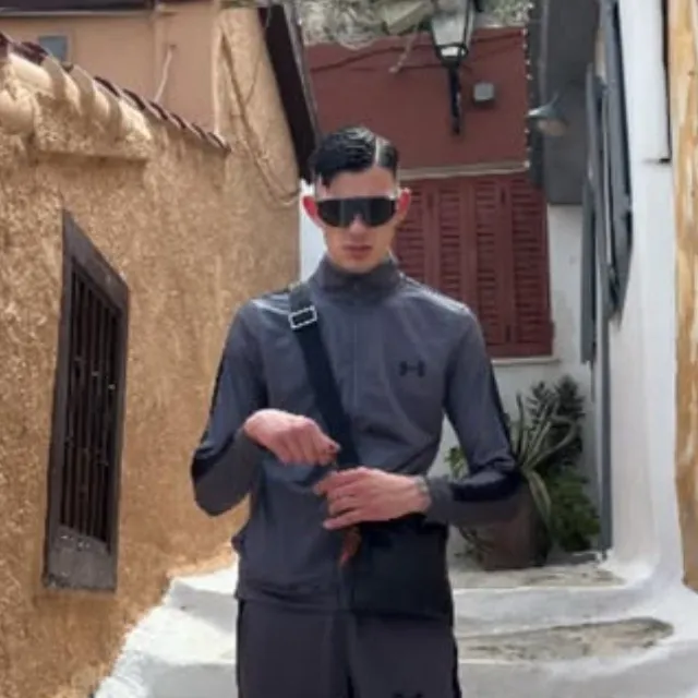 chat with ai character: Daima