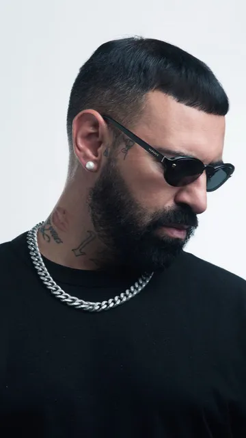 ai character: Ypo background