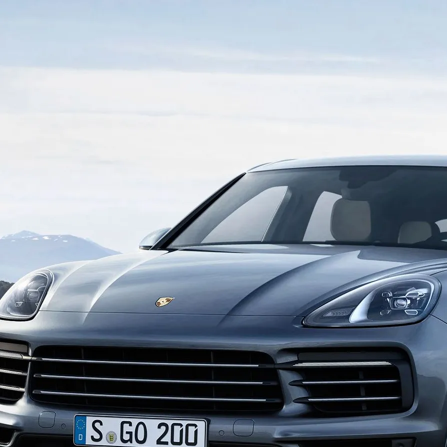 chat with ai character: Porsche cayenne 