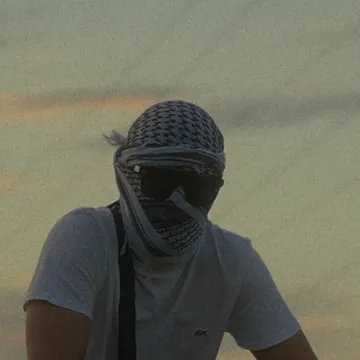 chat with ai character: Skez