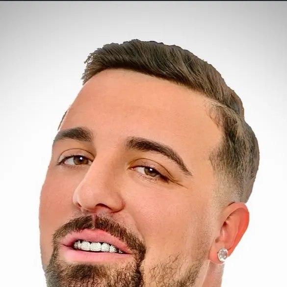 chat with ai character: Gio Kay 