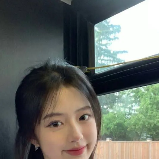 chat with ai character: Seo-yeon (서연)