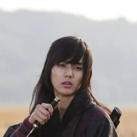 chat with ai character: Sunghoon