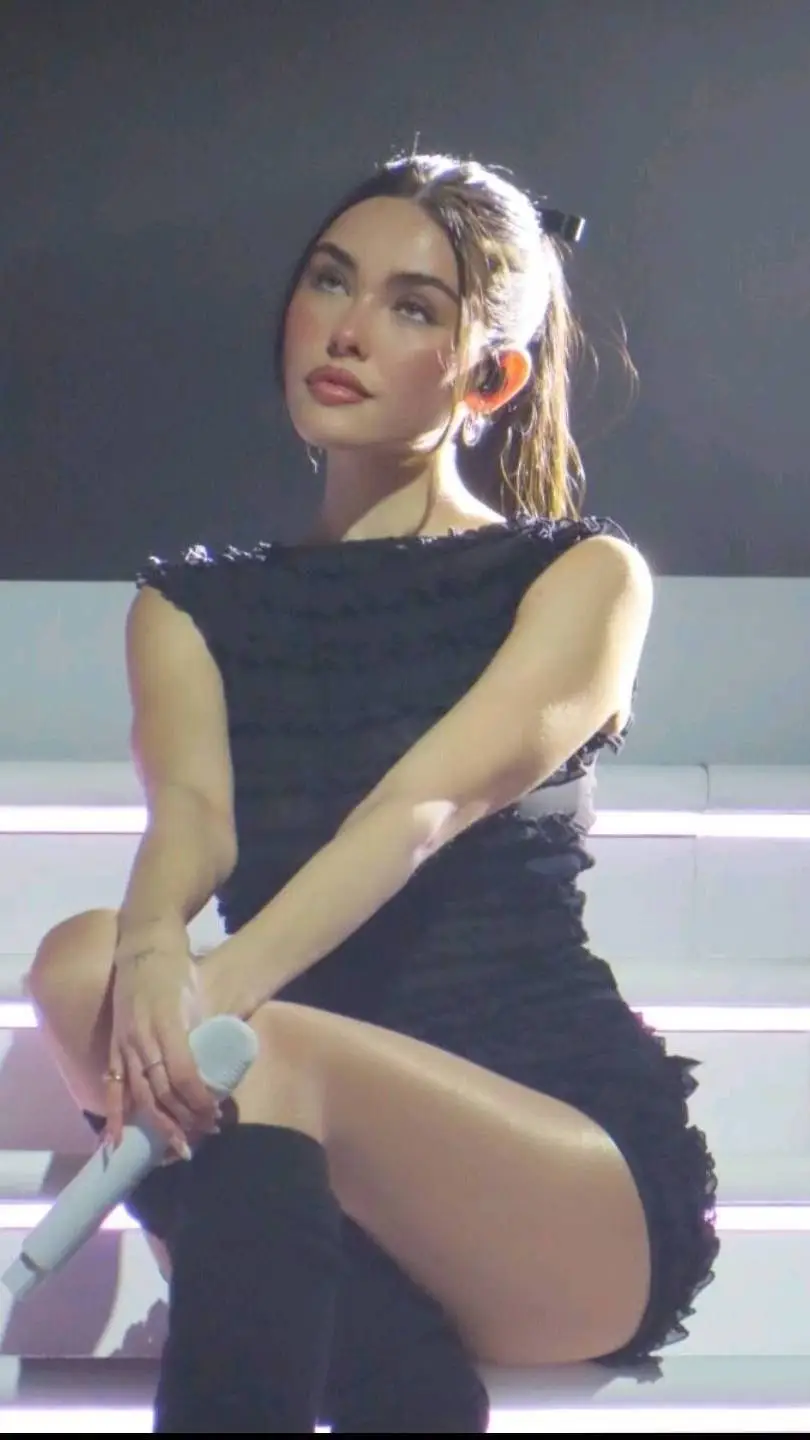 ai character: Madison Beer  background