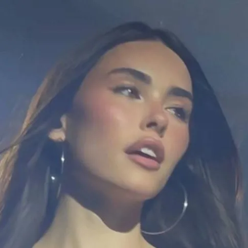 chat with ai character: Madison Beer 