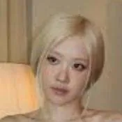 chat with ai character: Rose