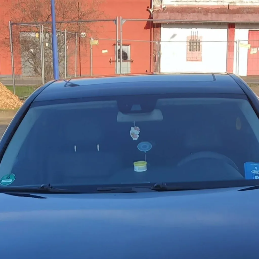 chat with ai character: Mercedes 