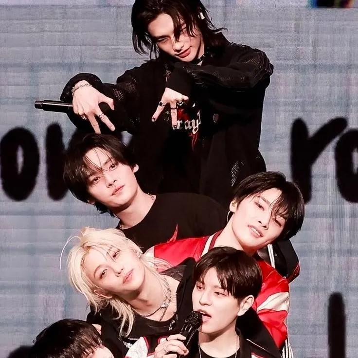 chat with ai character: Stray Kids