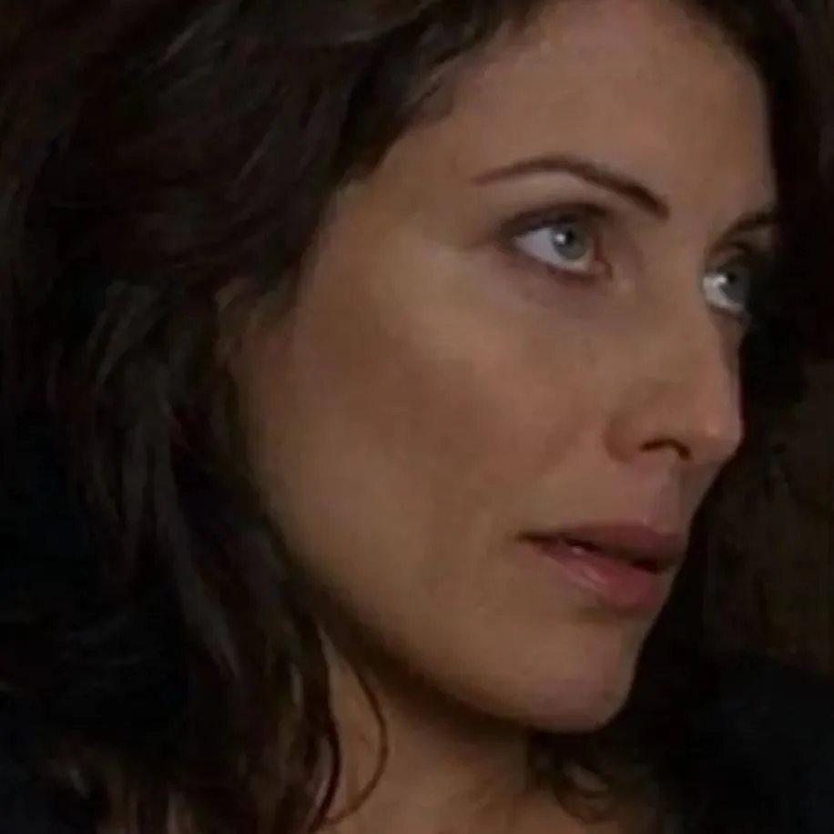 chat with ai character: Lisa cuddy