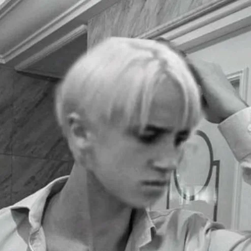chat with ai character: tom felton